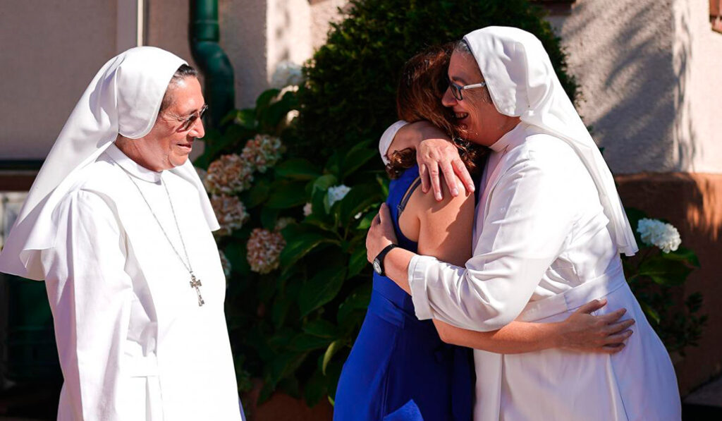 Visita de Díaz Ayuso a las Hijas de Santa María de la Providencia