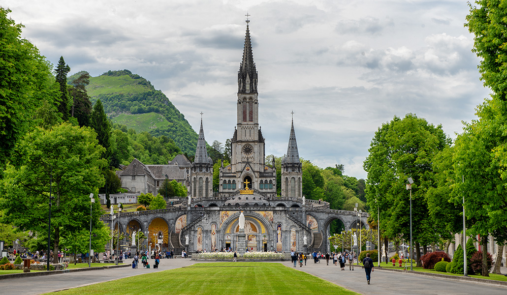 Santuario mariano de Lourdes en Francia.