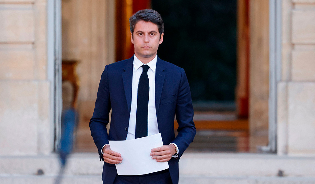 El primer ministro de Francia, Gabriel Attal, tras los primeros resultados de la segunda vuelta de las elecciones legislativas francesas en Matignon, París