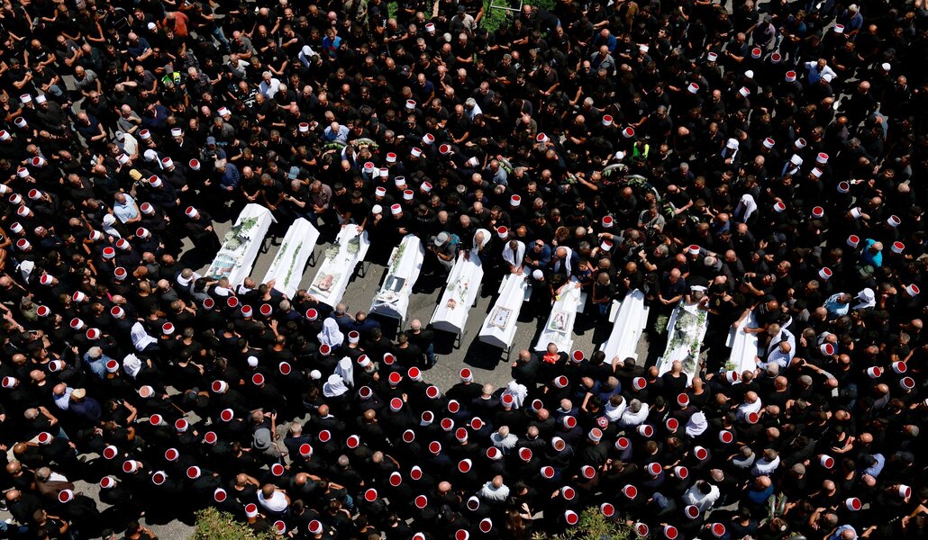 Funeral por las doce víctimas en los Altos del Golán. Foto: OSV News photo / Ammar Awad, Reuters.