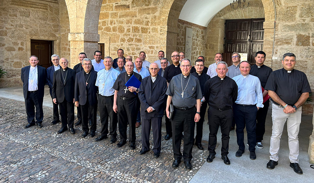 Foto de grupo del encuentro de verano de obispos y vicarios de Iglesia en Castilla