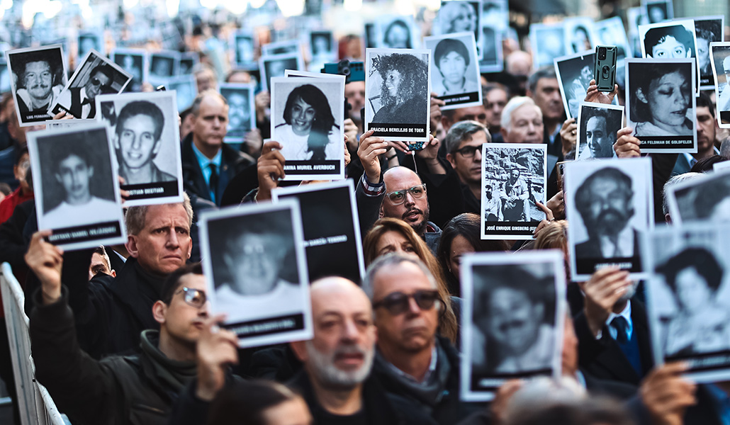 Acto con motivo del 30 aniversario del atentado a la Asociación Mutual Israelita Argentina (AMIA) en Buenos Aires