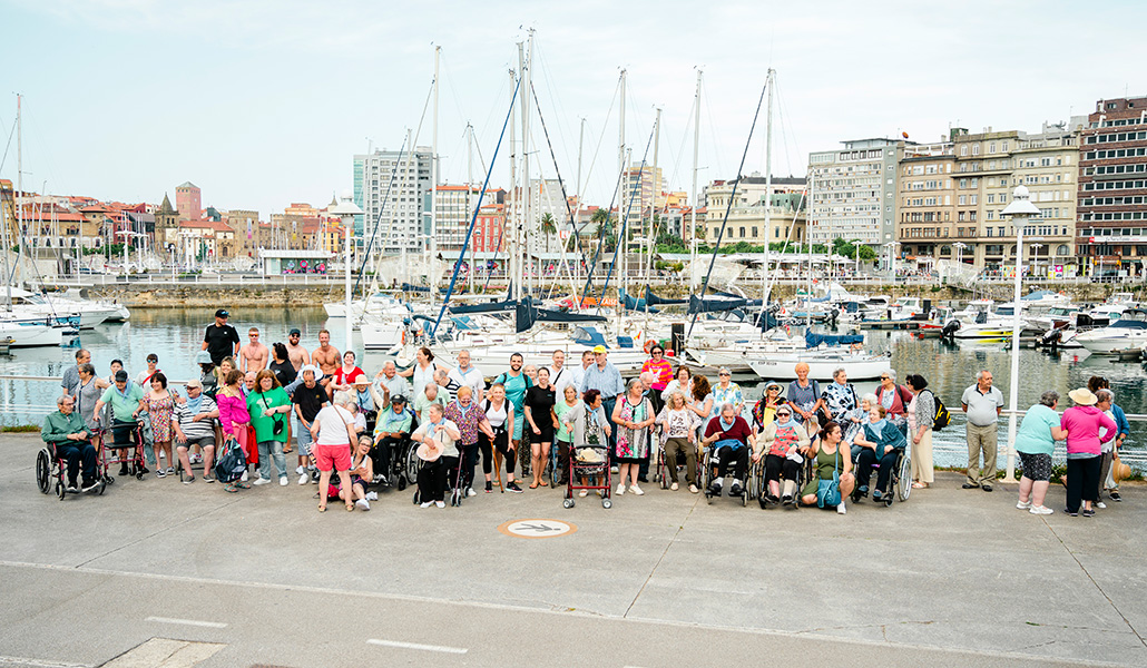Residentes y participantes del proyecto en su visita a Gijón