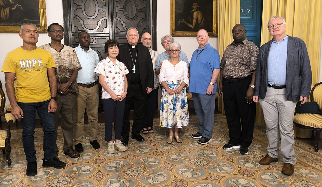 El obispo de Cartagena con los representantes del MMTC