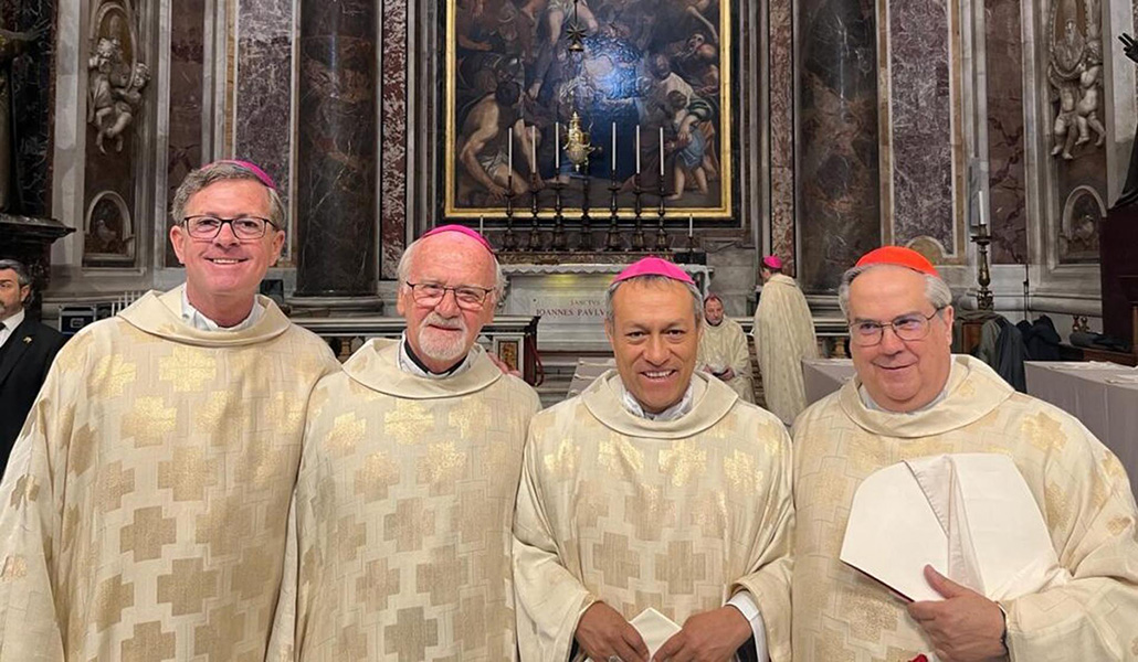 El nuevo arzobispo primado de Argentina, segundo por la derecha, en la basílica de San Pedro del Vaticano