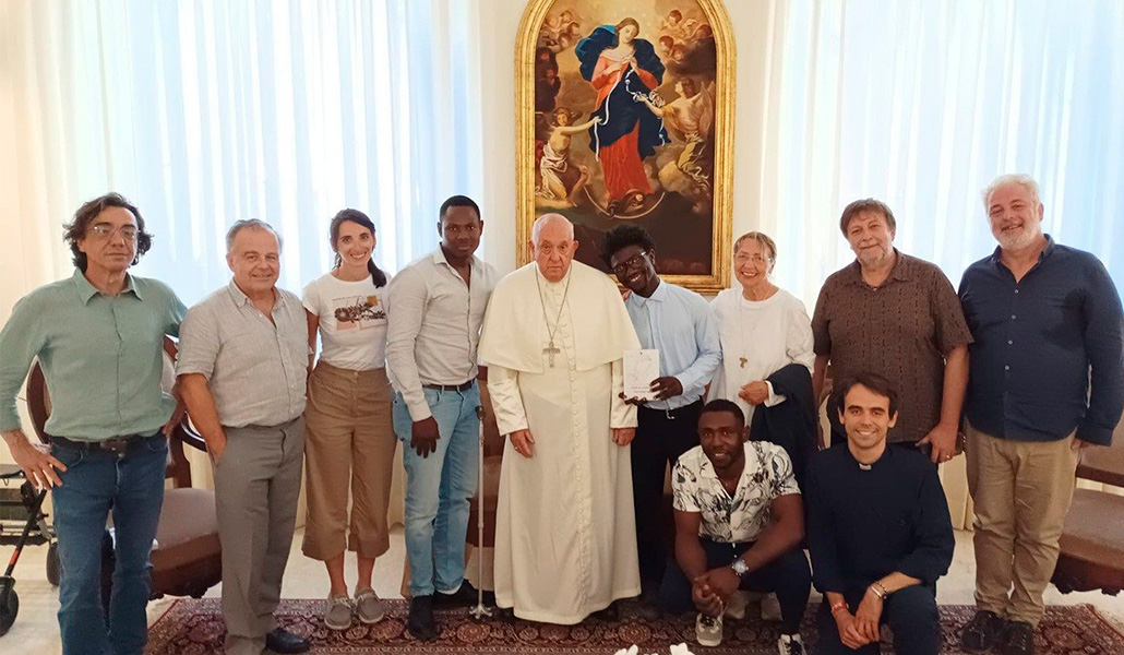 El Papa Francisco durante su encuentro con un grupo de migrantes el pasado 2 de julio