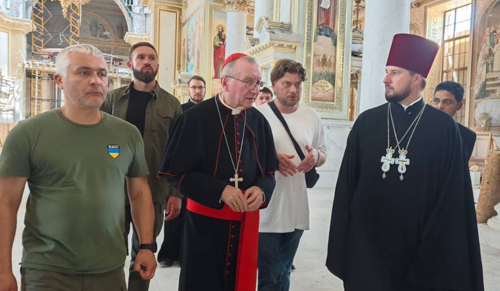 El cardenal Parolin visita Leópolis y Odesa