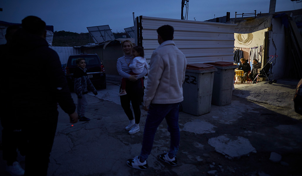 La marginalidad de los vecinos de la Cañada Real les hace blanco fácil de la desinformación