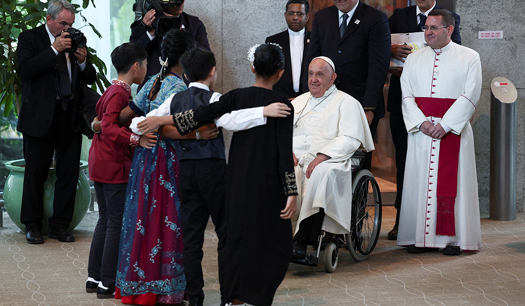 El Papa Francisco a su llegada al aeropuerto internacional Changi de Singapur