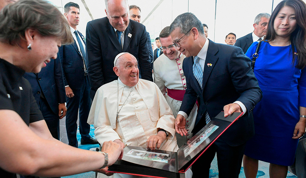 El Papa Francisco durante la ceremonia de despedida en el aeropuerto de Changi en Singapur