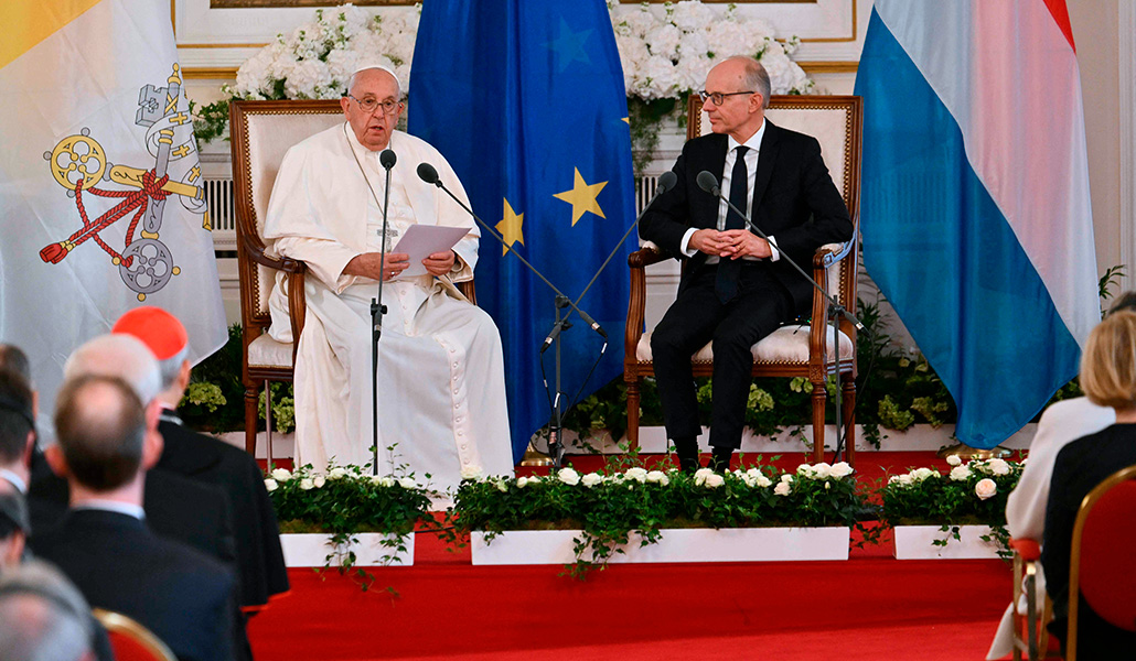 Un momento de la reunión del Papa Francisco con el primer ministro de Luxemburgo, Luc Frieden