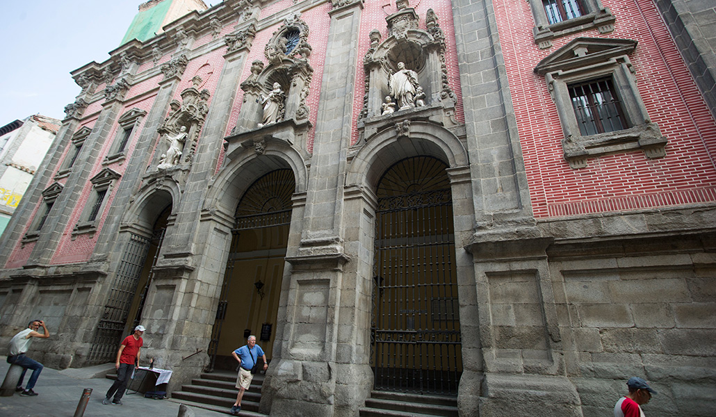 Fachada exterior de la parroquia. Ha experimentado una gran renovación en los últimos seis años