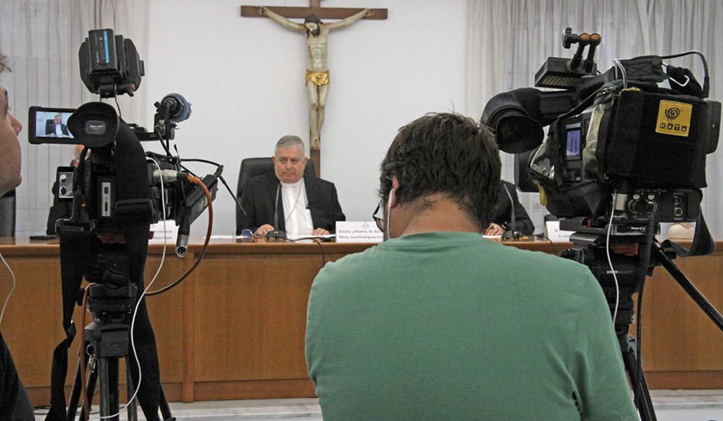 El arzobispo de Mérida-Badajoz durante un momento de la rueda de prensa ofrecida este martes