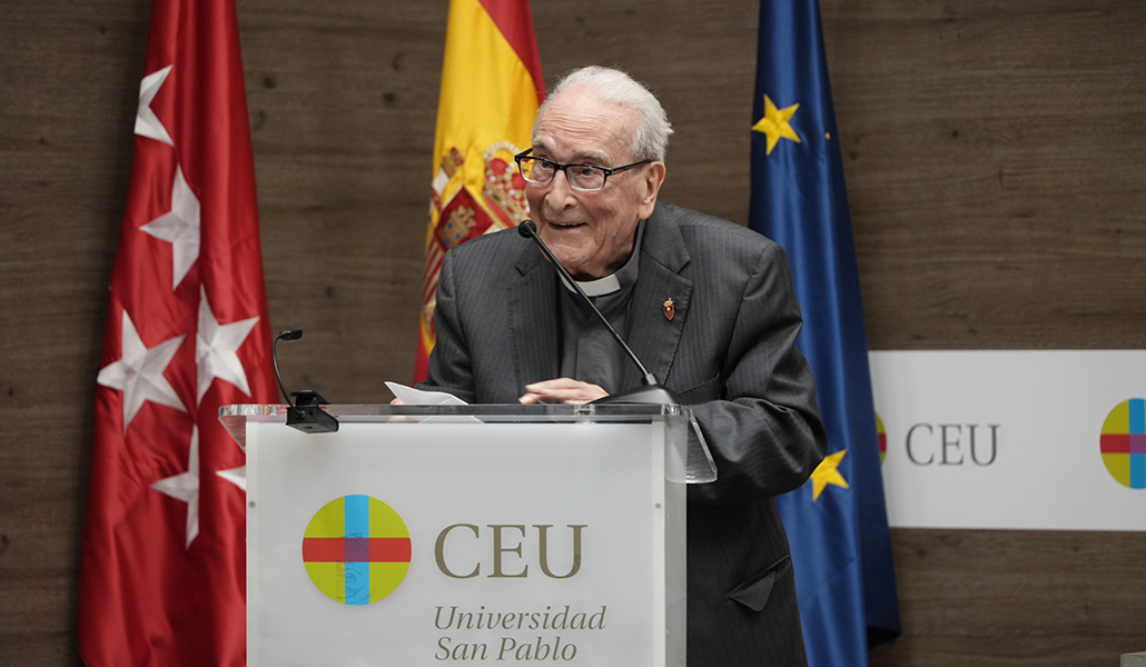 El también miembro de la Real Academia de Ciencias Morales y Políticas durante la entrega de los premios, el 1 de octubre en la Universidad CEU San Pablo