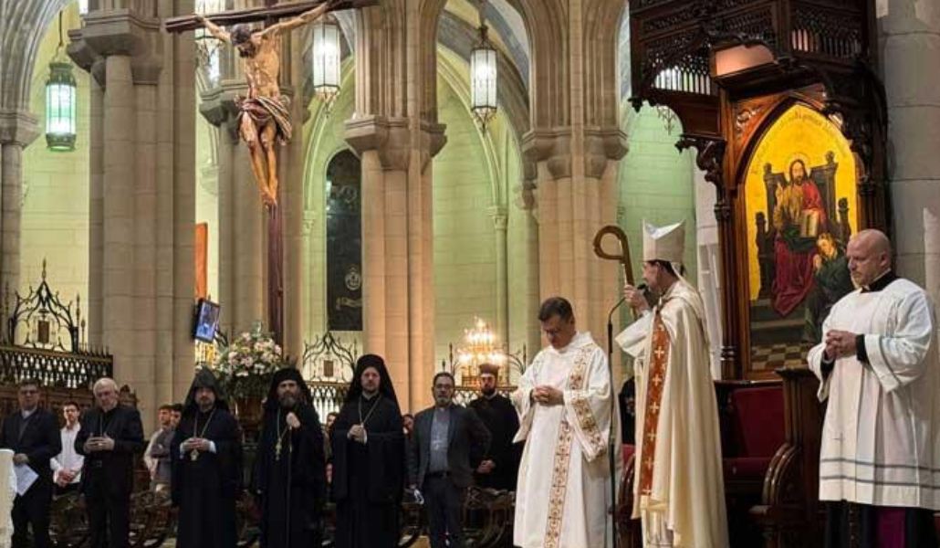 Cobo durante la vigilia de oración por la paz