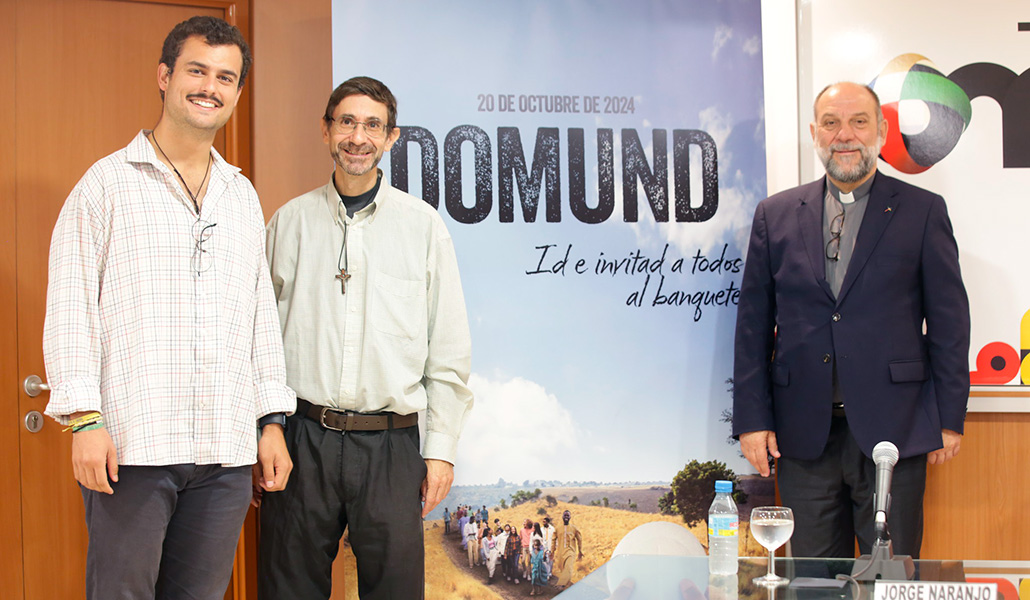 El director de OMP España, José María Calderón, junto al misionero Jorge Naranjo y Gonzalo Echanove