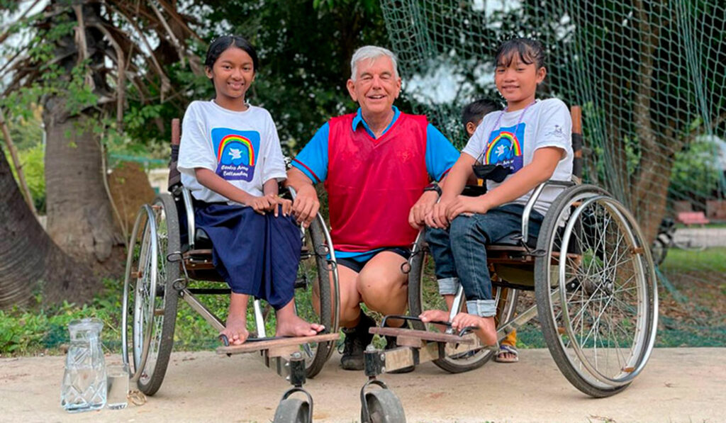 Además de ser presidente de Cáritas local en Camboya, Figaredo participa activamente en la Campaña Internacional para la Prohibición de las Minas Terrestres