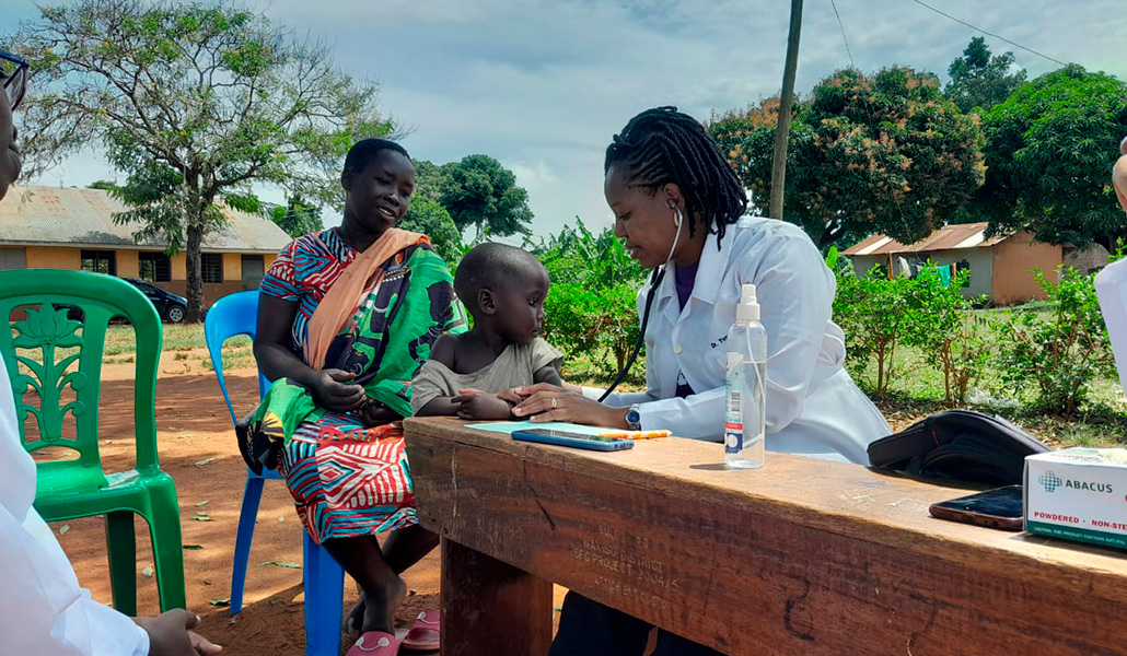 Proyecto CHEP (Children Health Program) que promociona Harambee en Uganda para facilitar asistencia sanitaria a niños sin recursos