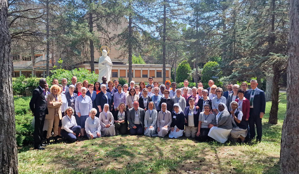 Las Hermanas Hospitalarias con colaboradores y laicos durante su XXII Capítulo General, celebrado este año