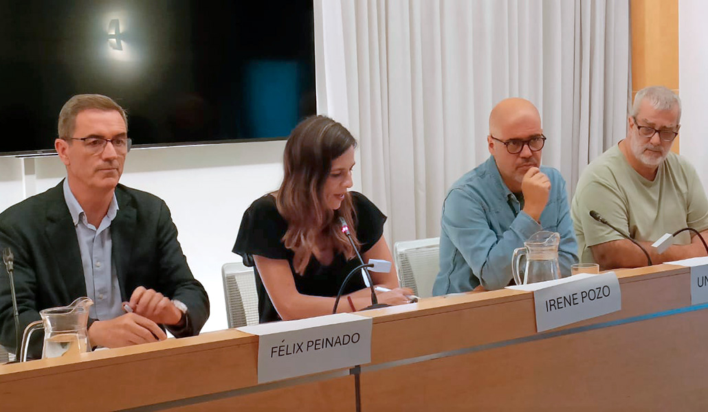 Félix Peinado (OIT), Unai Sordo (CC. OO.) y Antonio Aranda (Pastoral del Trabajo) durante la mesa redonda moderada por la periodista Irene Pozo