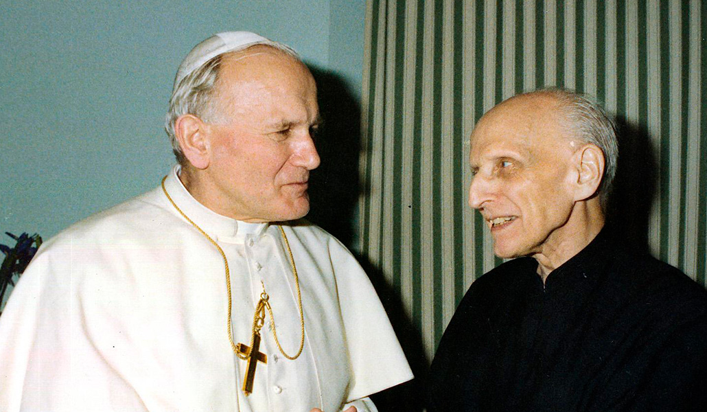 El padre Arrupe con san Juan Pablo II en Roma en 1990