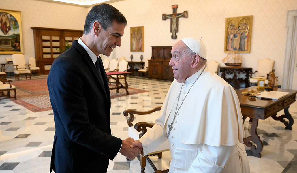 Sánchez junto al Papa