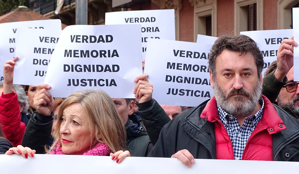 Manifestación organizada por la Asociación Navarra de Víctimas del terrorismo de ETA