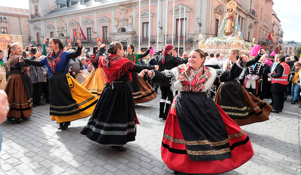 En 2023 los grupos folclóricos no fueron en la procesión pero bailaron en algunos puntos, como la plaza de la Villa