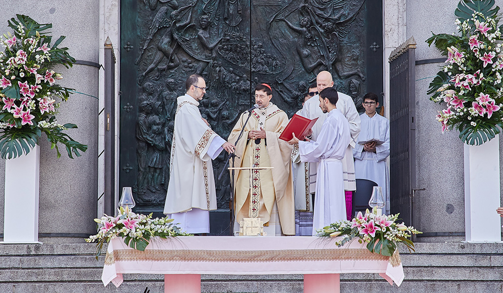 El cardenal Cobo durante la Misa de la Almudena