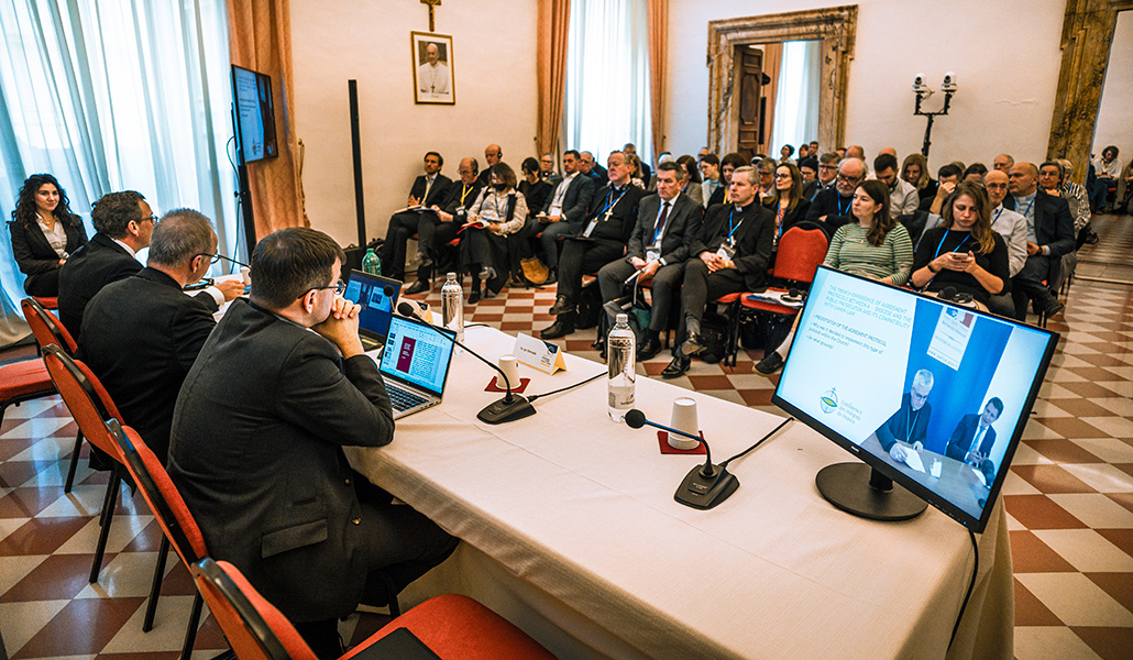 La cita se celebró en el Palazzo Maffei Marescotti de Roma, sede de la comisión