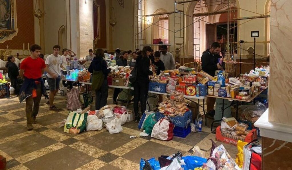 Recogida de bienes de primera necesidad en la parroquia