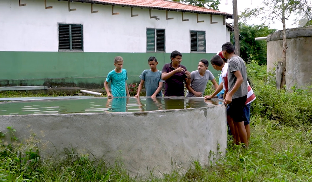 En el proyecto Ciranda enseñan a los adolescentes a construir una cisterna para recoger el agua de lluvia