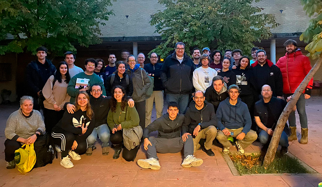 Los voluntarios de la parroquia de Villaviciosa de Odón, antes de partir