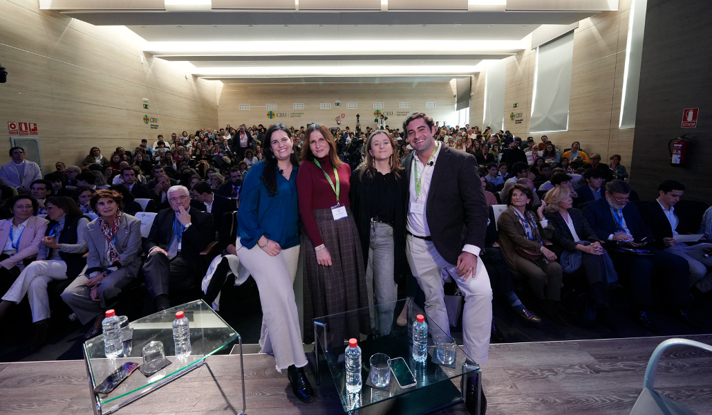 Carla Restoy, Irene Alonso, Macarena Torres y Carlos Taracea durante la mesa redonda 'Evangelizar en las redes. Misioneros digitales'