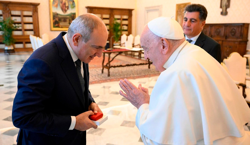 El Papa Francisco y Nikol Pashinyan, Primer Ministro de Armenia