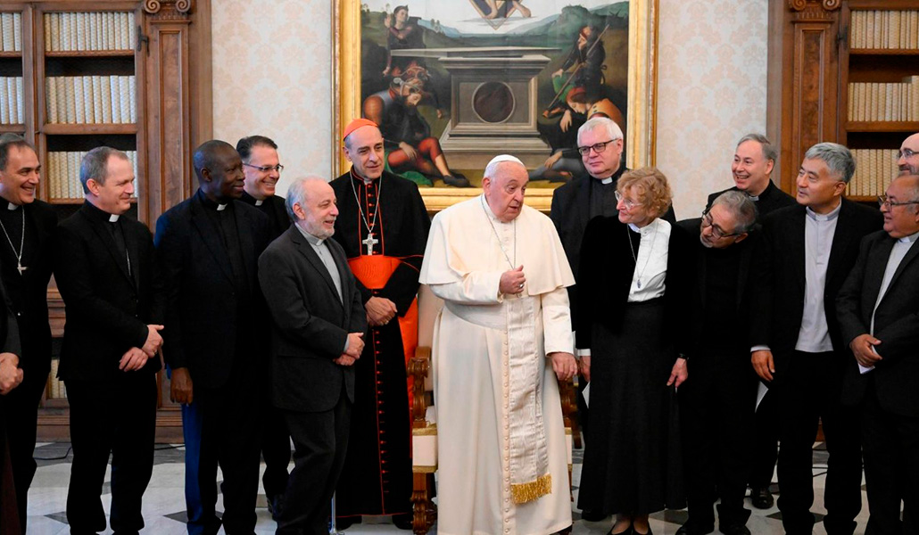 El Papa Francisco con miembros de la Pontificia Comisión Teológica