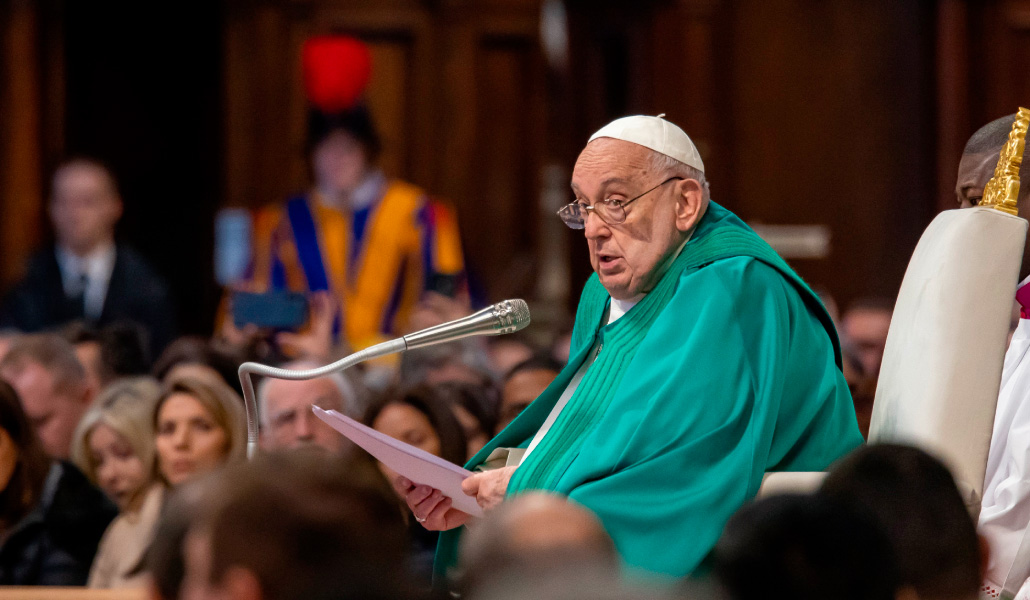 El Papa Francisco durante la homilía en la Eucaristía celebrada este domingo en la Basílica de San Pedro