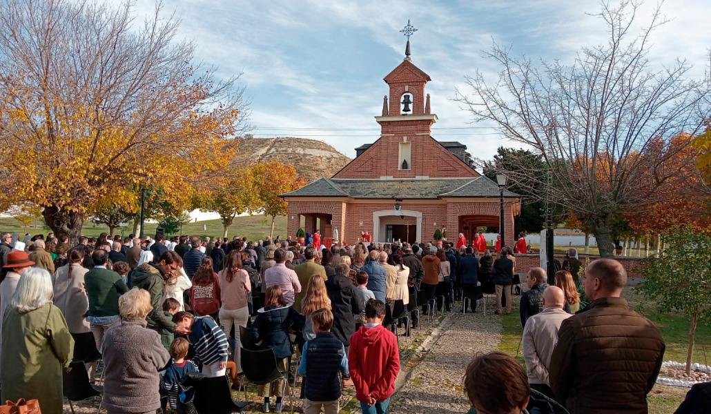 Eucaristía celebrada este domingo en el camposanto de Paracuellos de Jarama