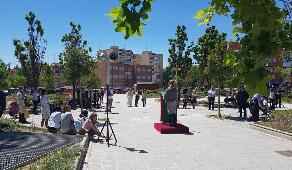 Fieles de la parroquia evangelizan por las calles cercanas