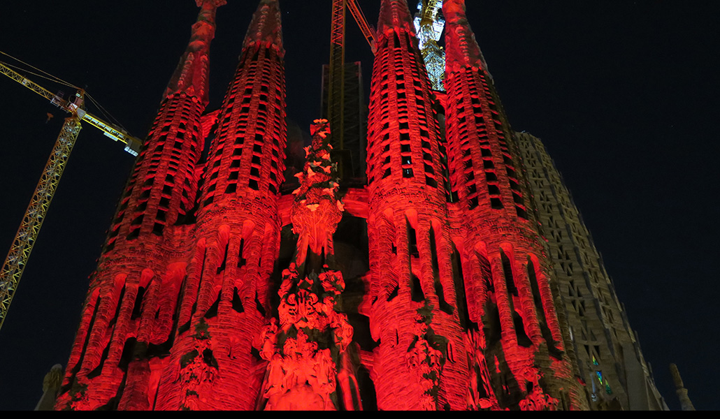 La Sagrada Familia ya se iluminó de rojo en 2018 de forma puntual