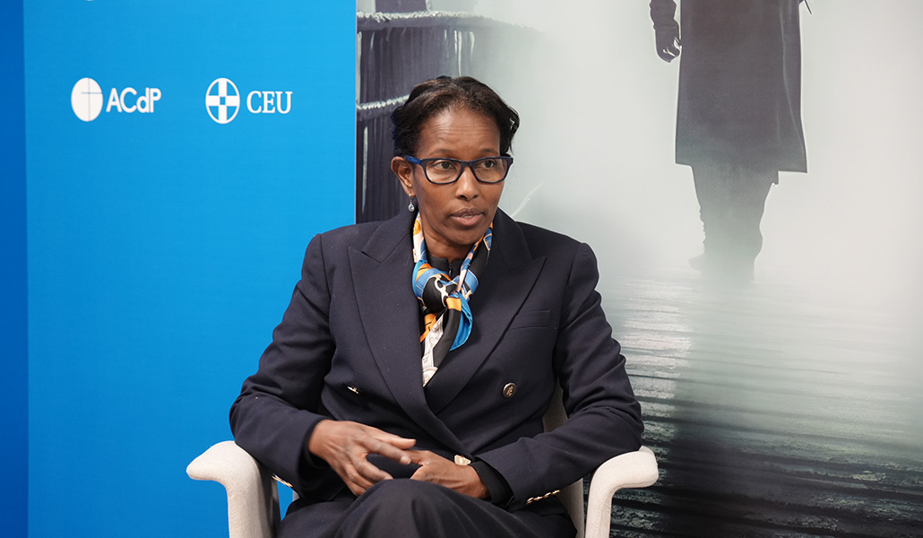 Ayaan Hirsi Ali atiende a los medios durante su estancia en Madrid