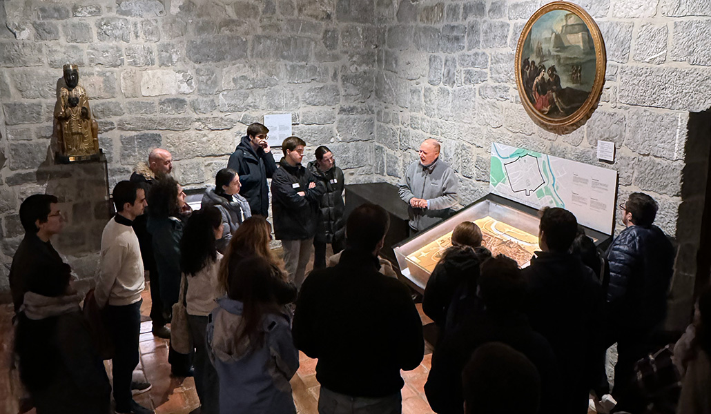 Los participantes en el Lab durante una visita guiada al santuario