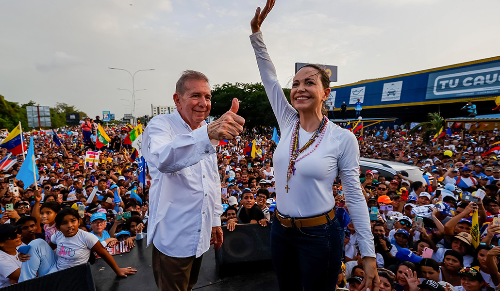 Multitudinario acto de campaña de González y Machado en Puerto La Cruz el 10 de julio