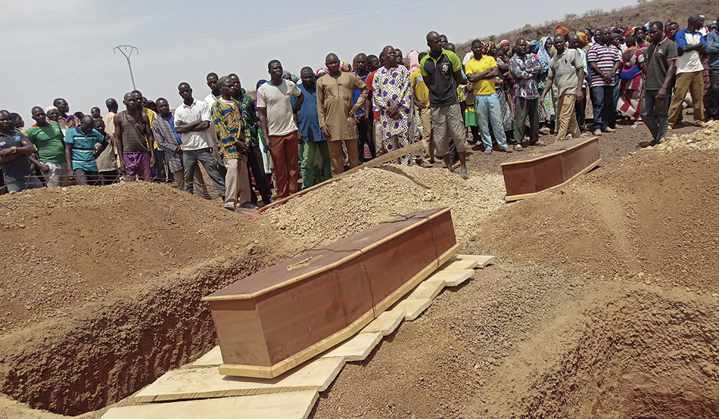 Funeral por el padre Dakiisweênde y los laicos asesinados en Dablo en 2019