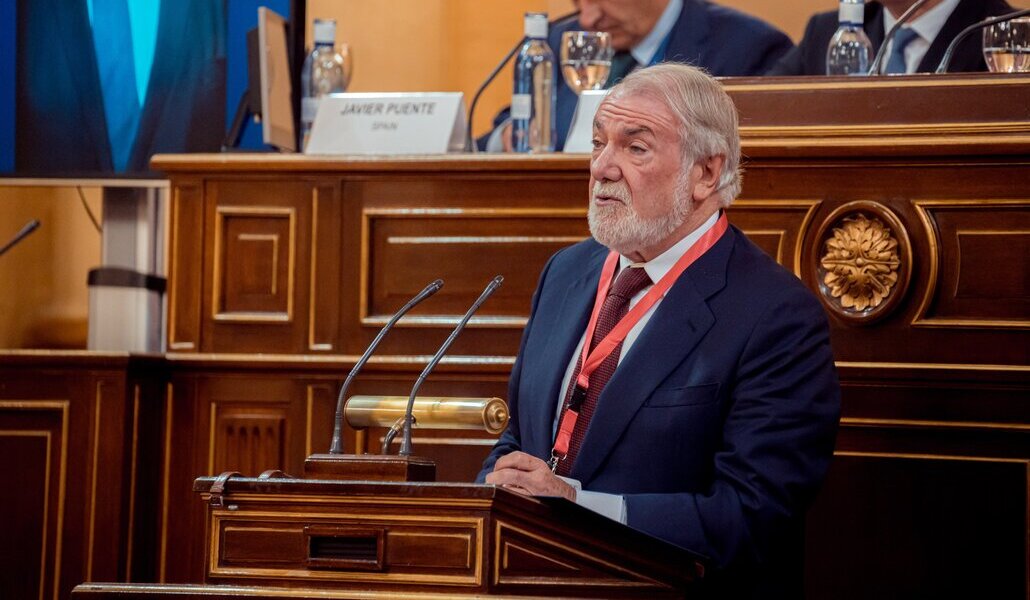 Mayor Oreja durante su intervención en la cumbre.