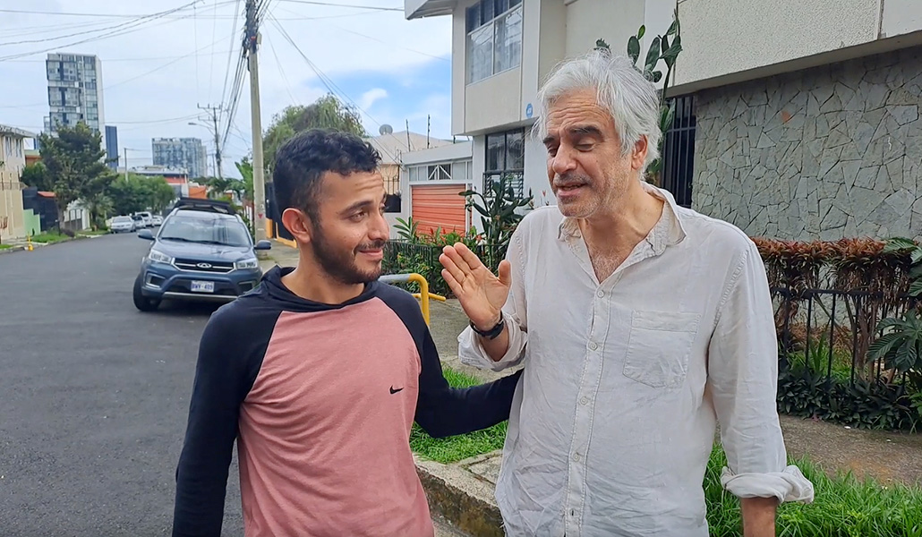 Carlos A. Monterrey y De Haro durante la entrevista en Costa Rica