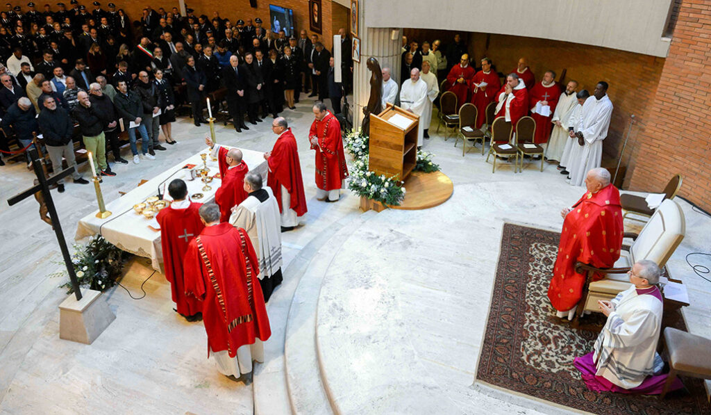 Eucaristía presidida por el Pontífice con reclusos, personal de la prisión y funcionarios del gobierno italiano