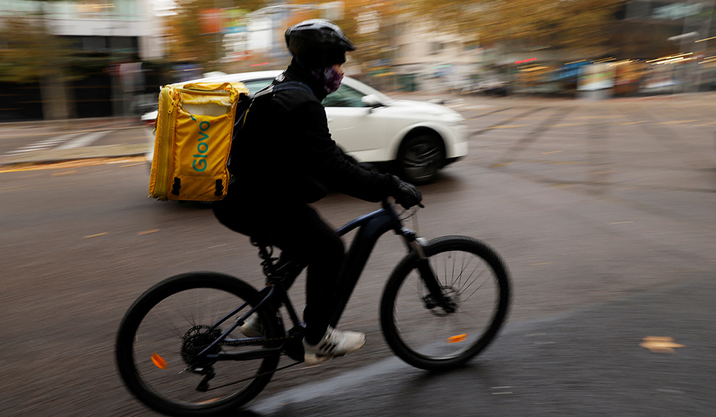 Un repartidor de Glovo por las calles de Madrid