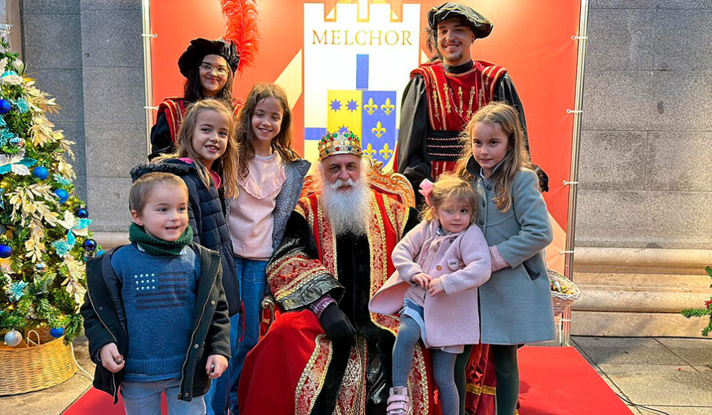 Rocío, Miguel, Jorge y unos amigos recibieron a Sus Majestades el año pasado