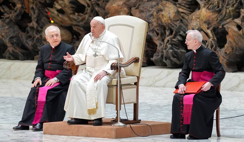 El Santo Padre durante el encuentro de este sábado con los periodistas en la sala Pablo VI del Vaticano